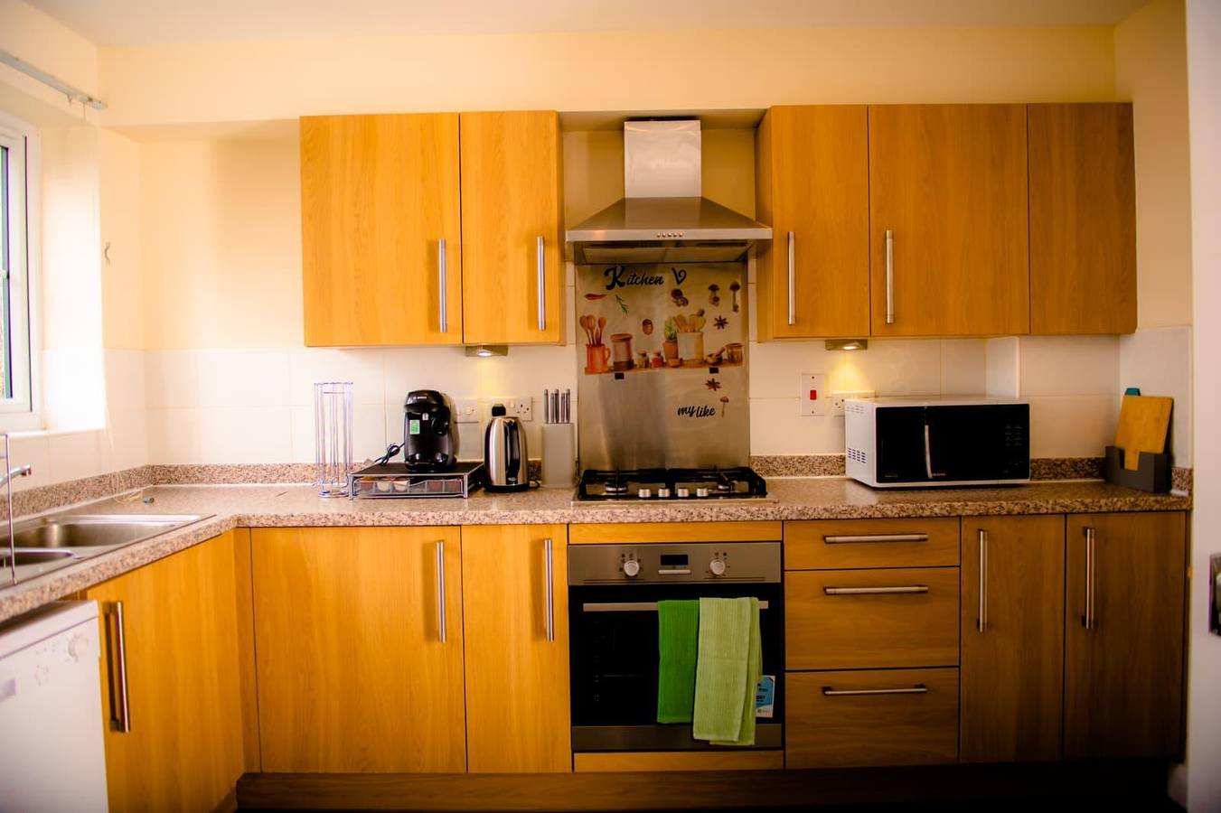 House - Sleeps 7 - Parking - 10Min Drive to Centre in Manchester, Greater Manchester