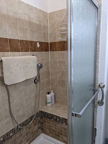 Cabin for 6 Guests in Four Corners, Lake County, Picture 2