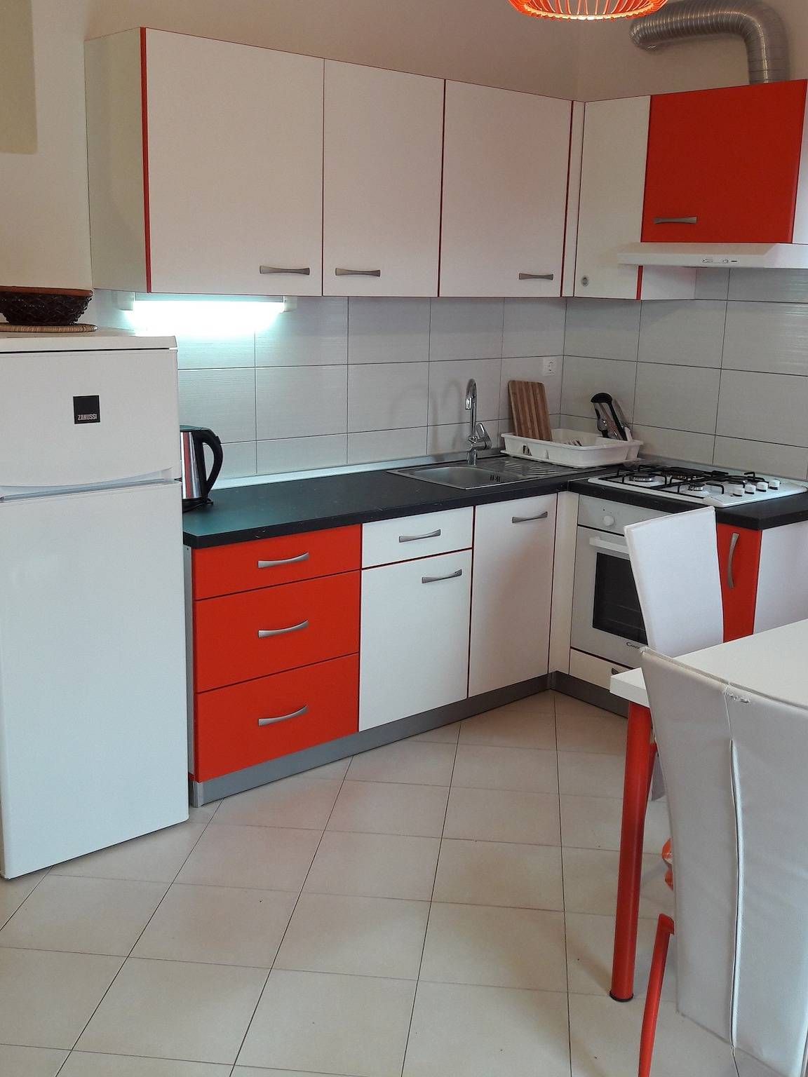 Ganze Wohnung, 1-Zimmer-Ferienwohnung mit Terrasse und Meerblick Grebastica, Sibenik A-24934-c in Zaboric, Šibenik-Knin