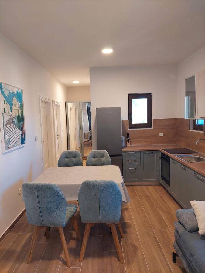 Villa pour 6 personnes, avec piscine ainsi que vue et jardin à Brodarica - 3