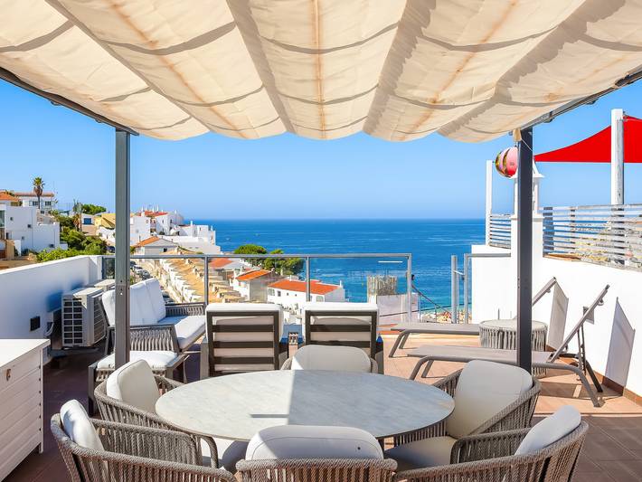 Casa de ciudad con vista al mar y AC in Carvoeiro, Distrito de Faro