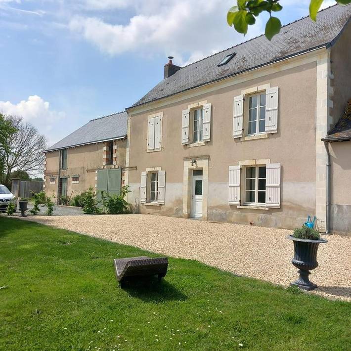 Location de vacances pour 7 personnes, avec jardin dans Juvardeil