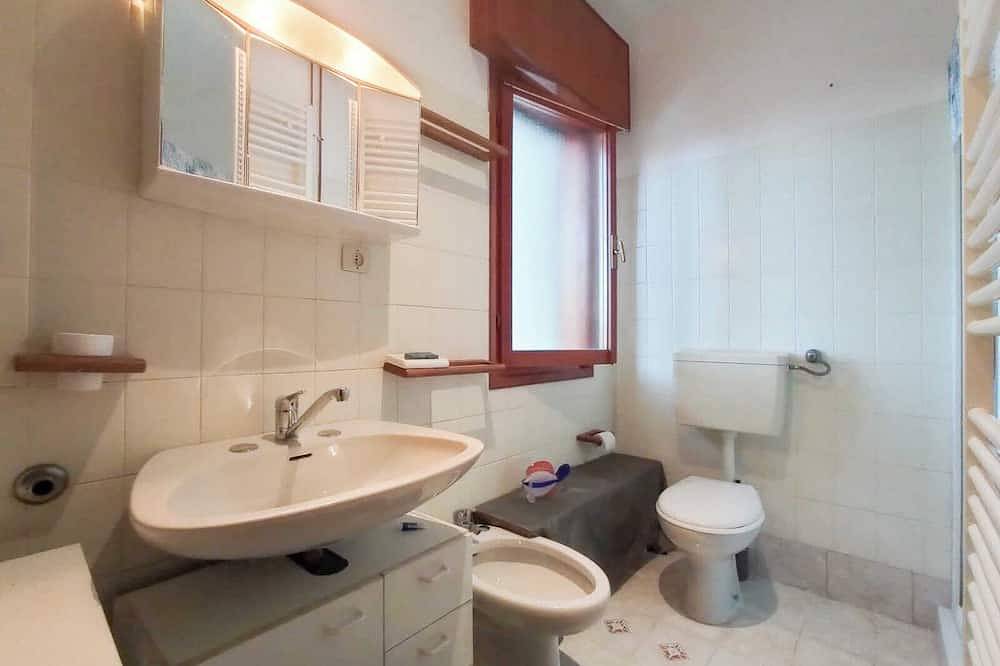 Cały apartament, Quiet apartment with parking space, 5 minutes' walk from the beach in Grado, Prowincja Gorycja