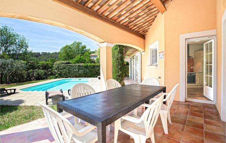 Location de vacances pour 8 personnes, avec piscine et terrasse à Callian - 3