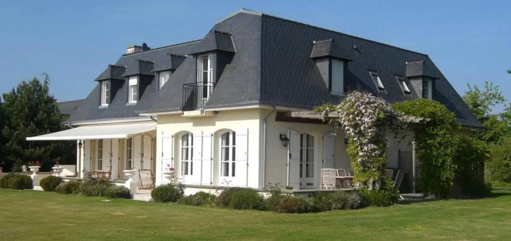 Villa pour 8 personnes, avec jardin ainsi que bassin pour enfant et jacuzzi, animaux acceptés