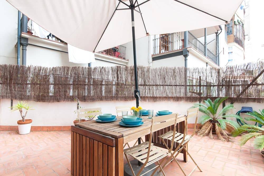 Entire apartment, Terrace 2 apartment Valencia St in Barcelona Centre, Barcelona