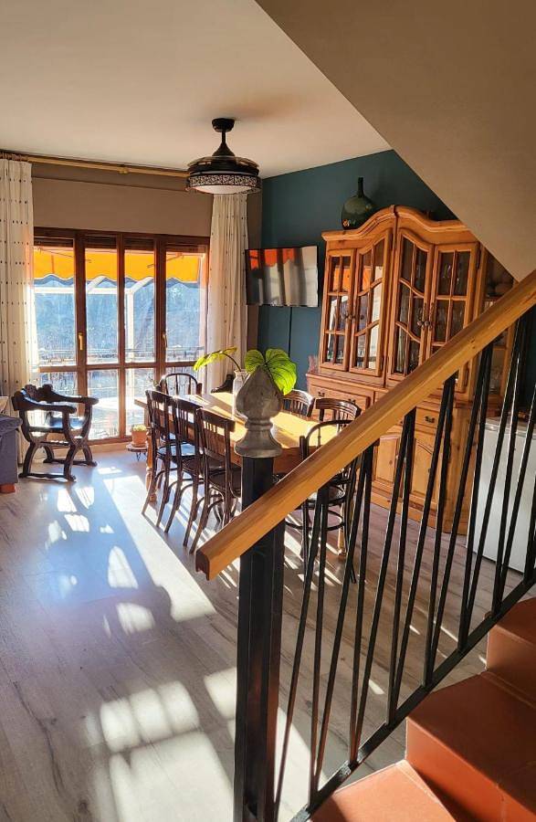 Apartamento para 8 personas, con Balcón además de Terraza y Vistas en Nuévalos