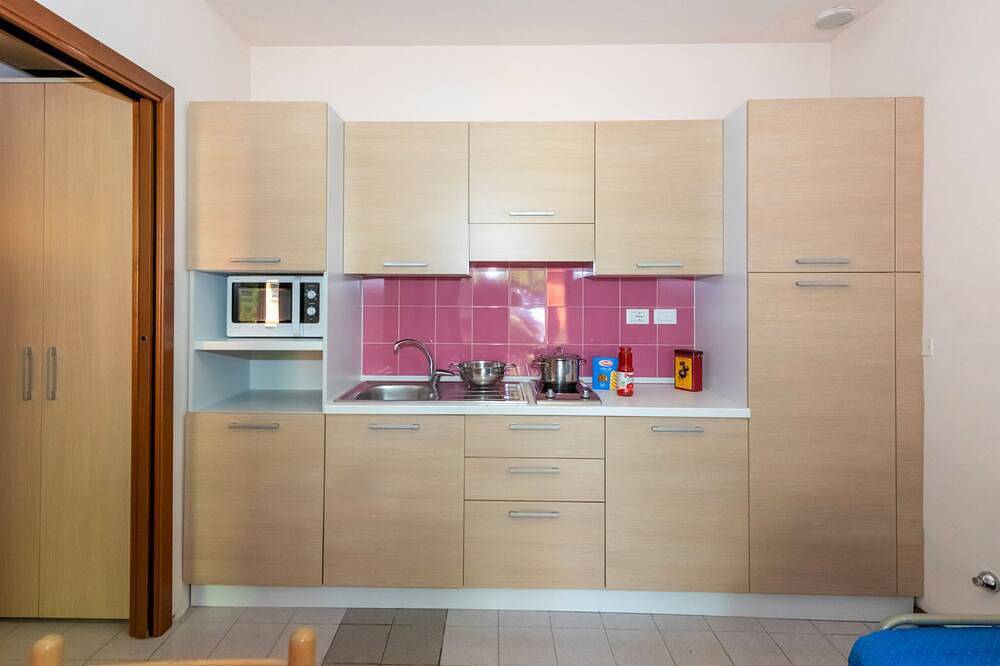 Bungalow 2 + 2 - Ein Schlafzimmer Resort, Schläft 4 in Colombare, Sirmione