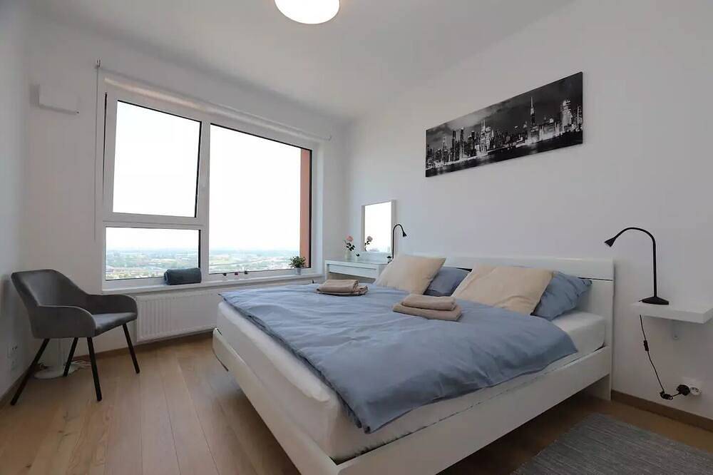 Ganze Wohnung, View of the city from the 30th floor, parking included in the price in Bratislava, Bratislava und Umgebung