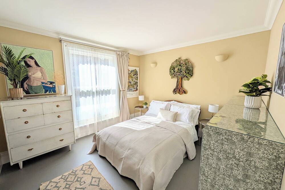Cozy hideaway w/super fast wifi, minutes from great food places, dog friendly in Botany Bay, Kent