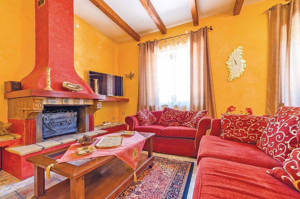 Lovely home in Menfi Ag with private swimming pool, can be inside or outside in Menfi, Provincia di Agrigento
