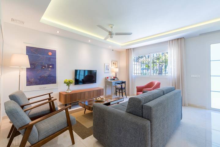 Family Holiday Home "La Rosa" with Pool, Air Conditioning, Terraces & Garden in Torremolinos, Costa del Sol