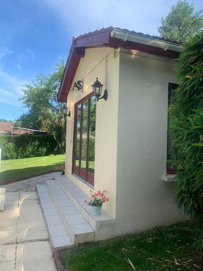 Location de vacances pour 2 personnes, avec vue et piscine ainsi que jardin et terrasse à Saint-Vallier (Saône-et-Loire) - 4