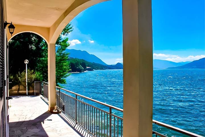 Ferienwohnung für 4 Personen, mit Balkon und Ausblick sowie Seeblick in Brezzo di Bedero
