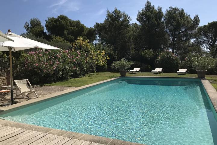 Location de vacances pour 12 personnes, avec terrasse ainsi que jardin et piscine à Gordes - 3
