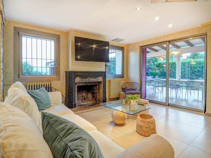 Casa rural para 14 personas, con terraza además de jardín y piscina, Se admiten mascotas en Sitges - 4