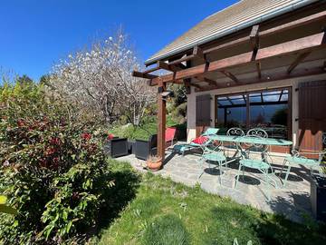 Gîte pour 6 personnes, avec jardin ainsi que balcon et vue sur le lac à Embrun