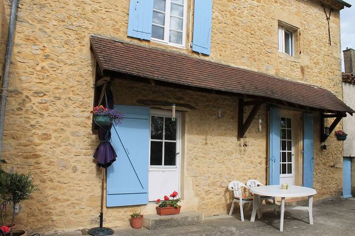 Gîte pour 6 personnes, avec terrasse et piscine