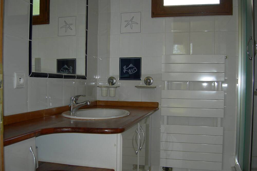 Appartement entier, Grand studio avec piscine  parc des calanques de Cassis in Carnoux-en-Provence, Côte méditerranéenne (France)