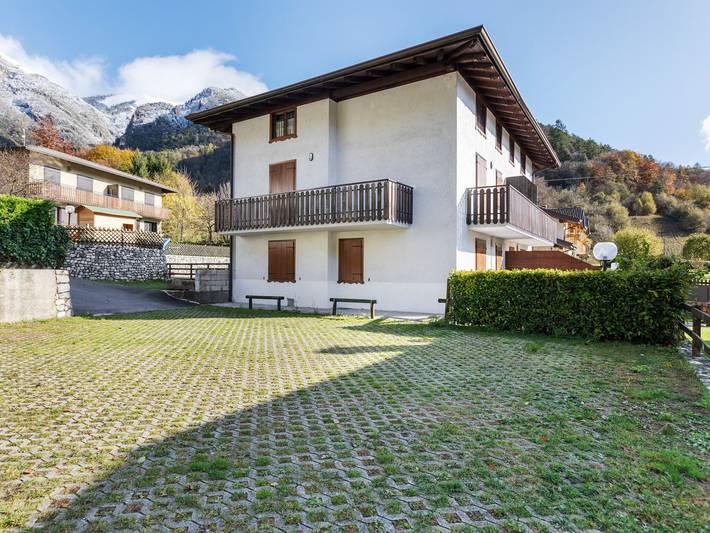 Location de vacances pour 6 personnes, avec terrasse ainsi que jardin et piscine, animaux acceptés à Molina di Ledro - 3