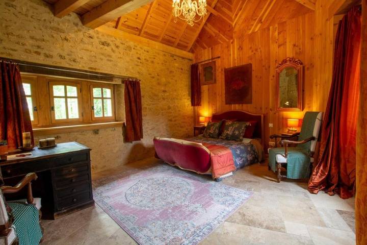 Location de vacances pour 8 personnes, avec jardin ainsi que piscine et terrasse à Savignac-de-Miremont - 3