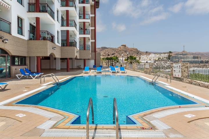 Apartamento entero, Vivienda vacacional Su Eminencia cerca de la playa con vistas al mar y piscina compartida in Playa del Cura, Mogán