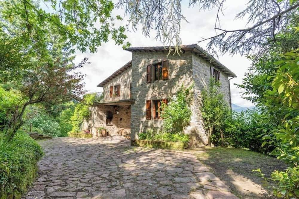 Villa Buriconti: Tranquil Countryside Oasis in Castelnuovo di Garfagnana, Garfagnana
