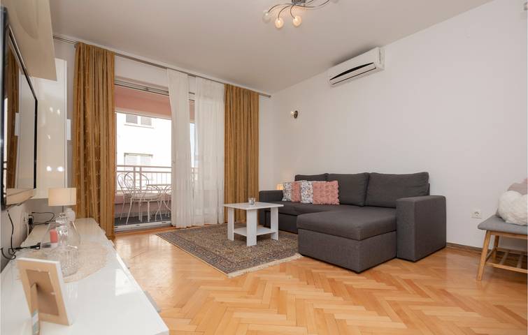 Ferienwohnung für 4 Personen, mit Terrasse und Garten in Makarska - 2