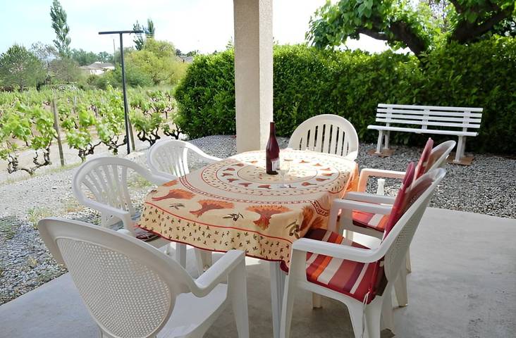 Gîte pour 5 personnes, avec jardin ainsi que piscine et terrasse à Lablachère