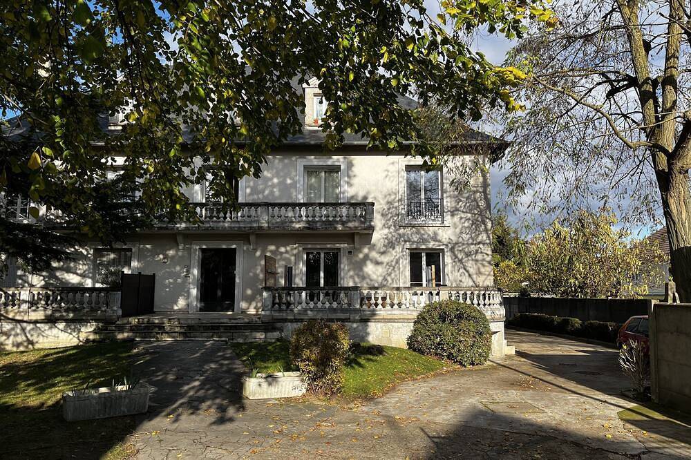 Apartamento entero, T2 with terrace and parking - between Paris and Disneyland in Noisy-le-Grand, Sena-Saint Denis