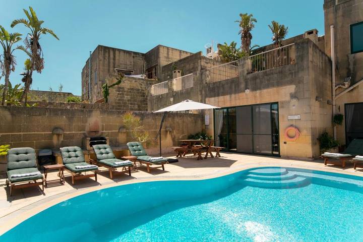 Ferienhaus für 6 Personen, mit Terrasse und Pool sowie Ausblick - 1