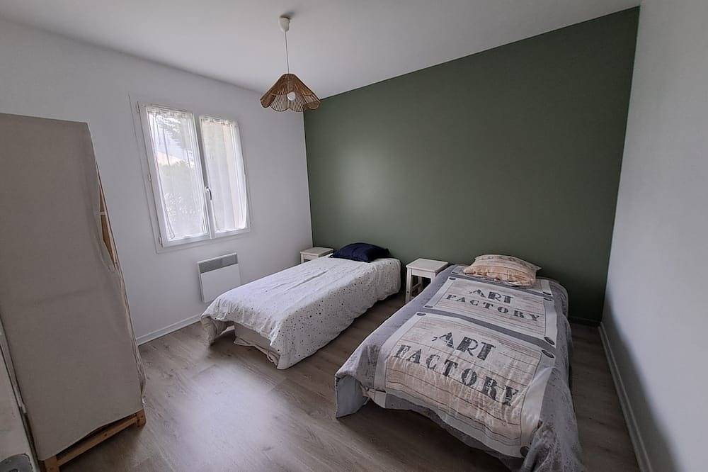 House Marennes town center. 10 minutes from beaches, ideal for family in Marennes, Côte de Beauté