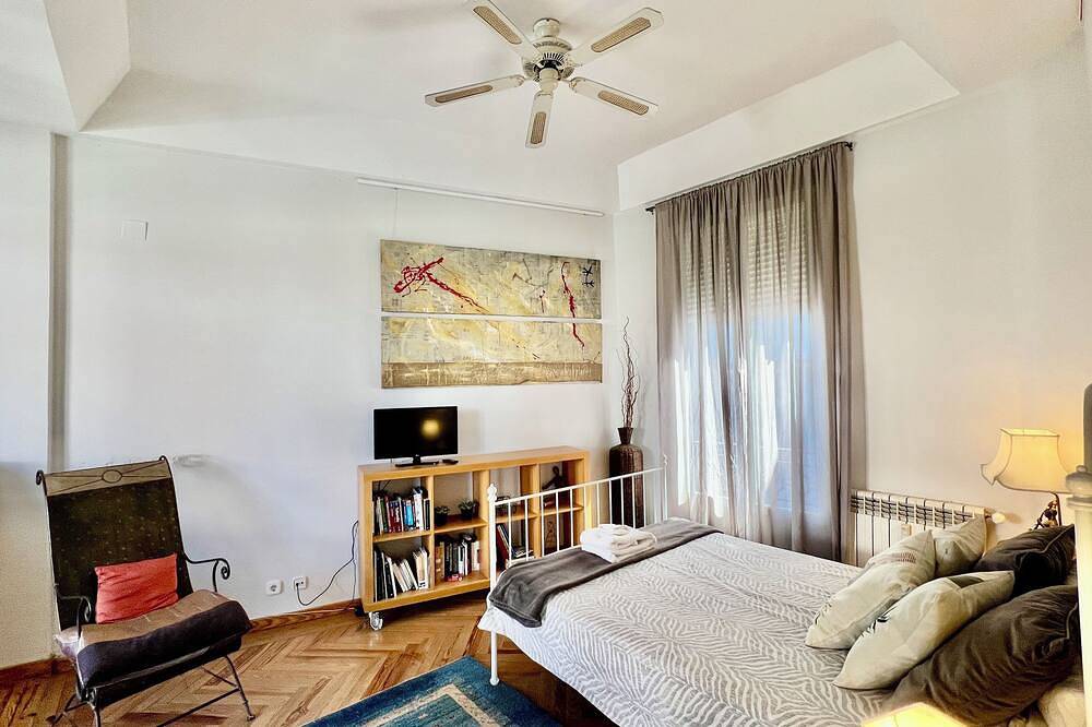 Entire apartment, Penthouse with terraces in Gran Via in Centro (Madrid), Madrid