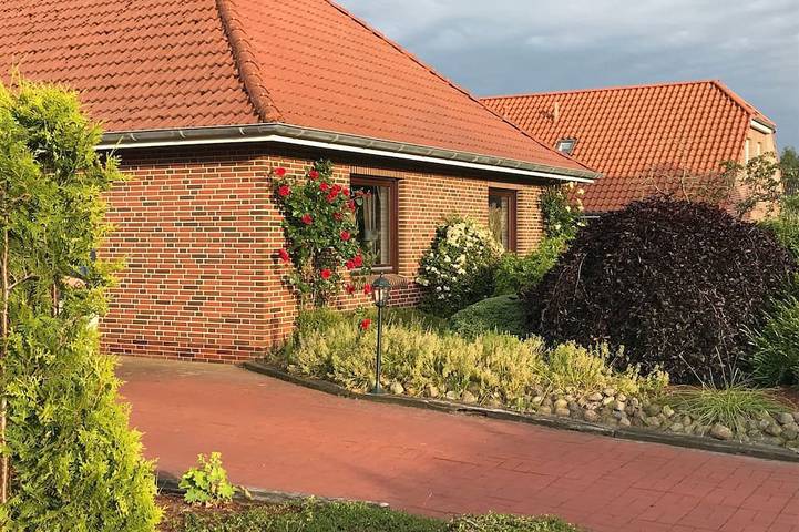 Ferienhaus für 4 Personen, mit Garten in Hage