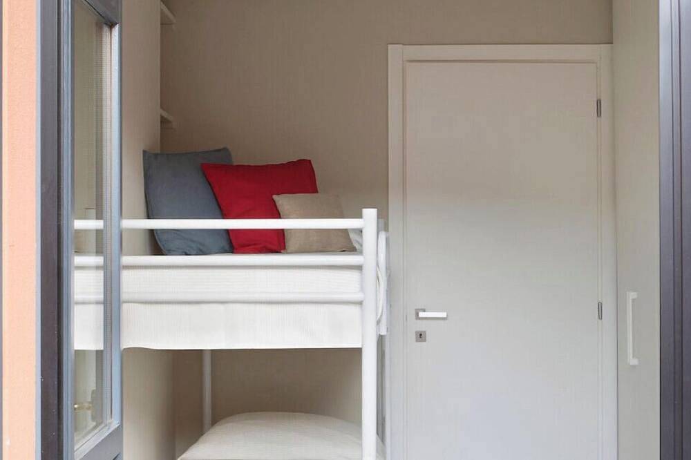 Apartamento entero, House by Giò charming, 50 m from the cathedral, parking space in the inner courtyard in Alba, Langhe