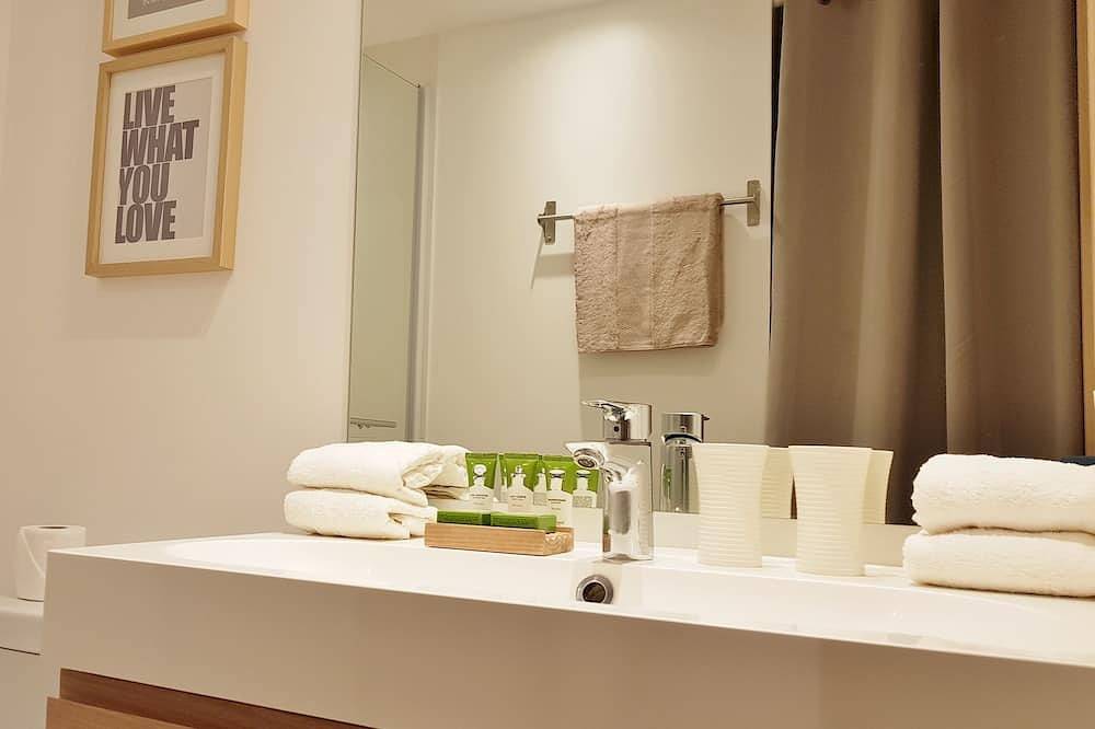 Ganze Wohnung, 3 P Meerblick Golfe Juan 4/6 Pers. Wifi Clim Terrasse - klassifiziert für den Tourismus eingerichtet in Golfe-Juan, Vallauris