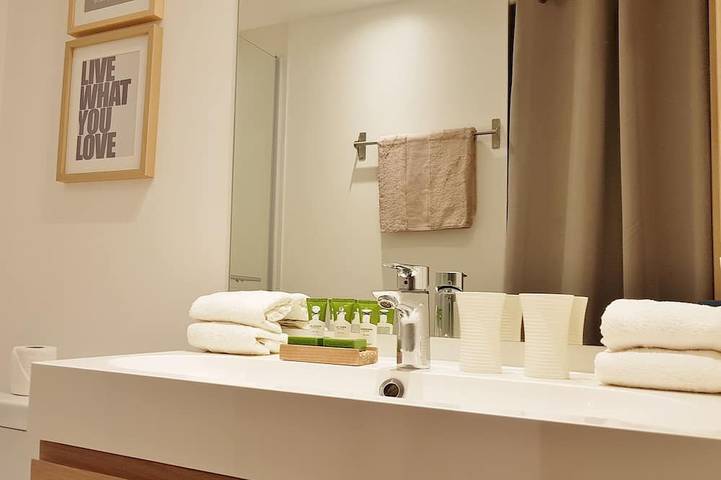 Gîte pour 5 personnes, avec terrasse et jacuzzi dans Office De Tourisme De Golf Juan - 2