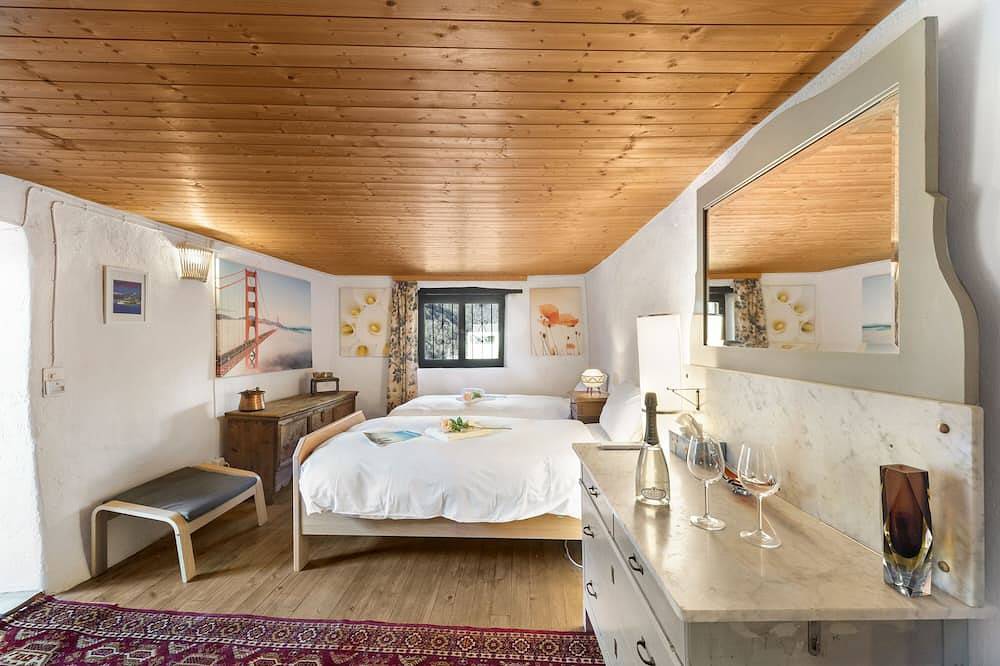 Casa Carla 2, Vogorno, Switzerland in Vogorno, Tessiner Alpen