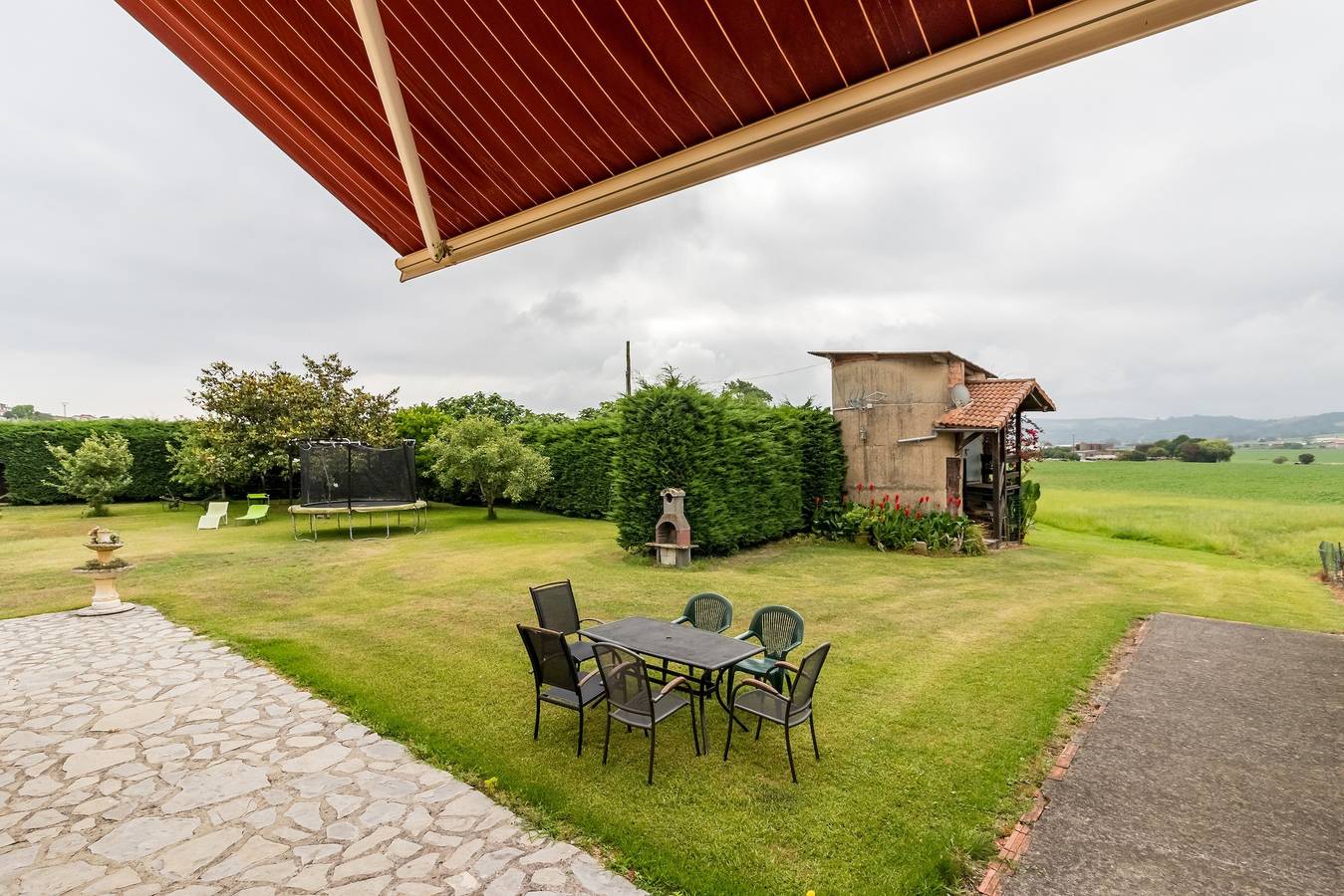 Casa Rural „La Venta Vieja De Langre“ mit Bergblick, privatem Garten und Wlan in Ribamontán al Mar, Kantabrische Küste