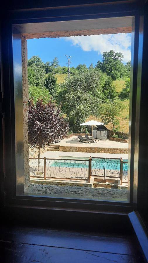 Chalet para 8 personas, con piscina además de jardín y vistas, Se admiten mascotas en Campoo - 4