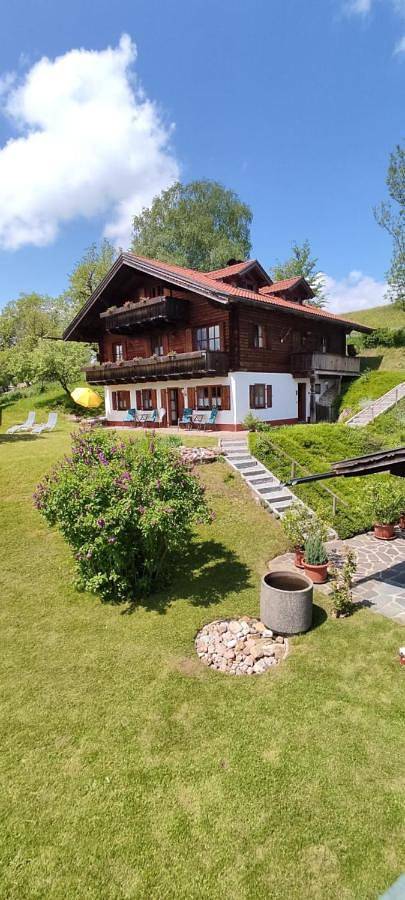Ferienwohnung für 5 Personen, mit Balkon und Terrasse sowie Garten und Ausblick in Halblech