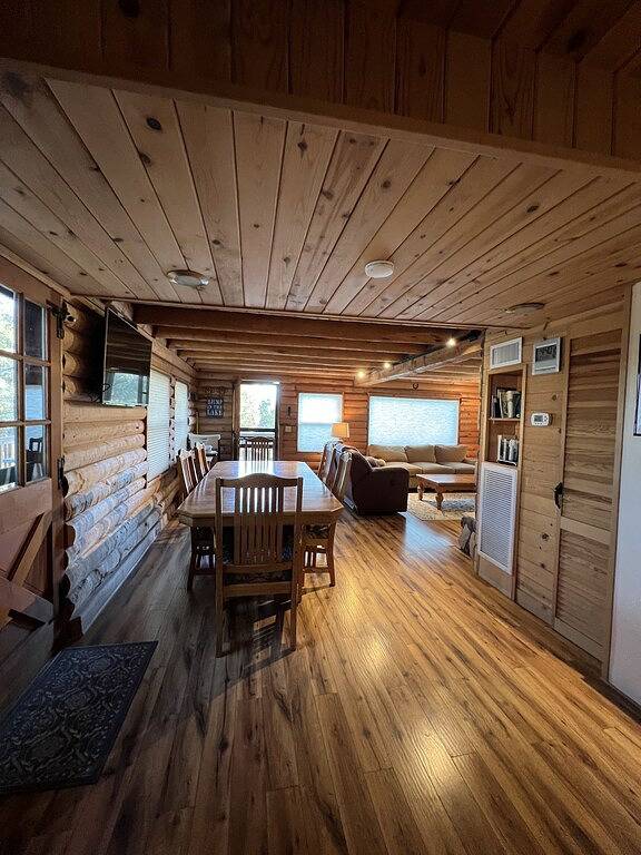 Vacation rental for 12 people, with terrace and pool in Big Sur