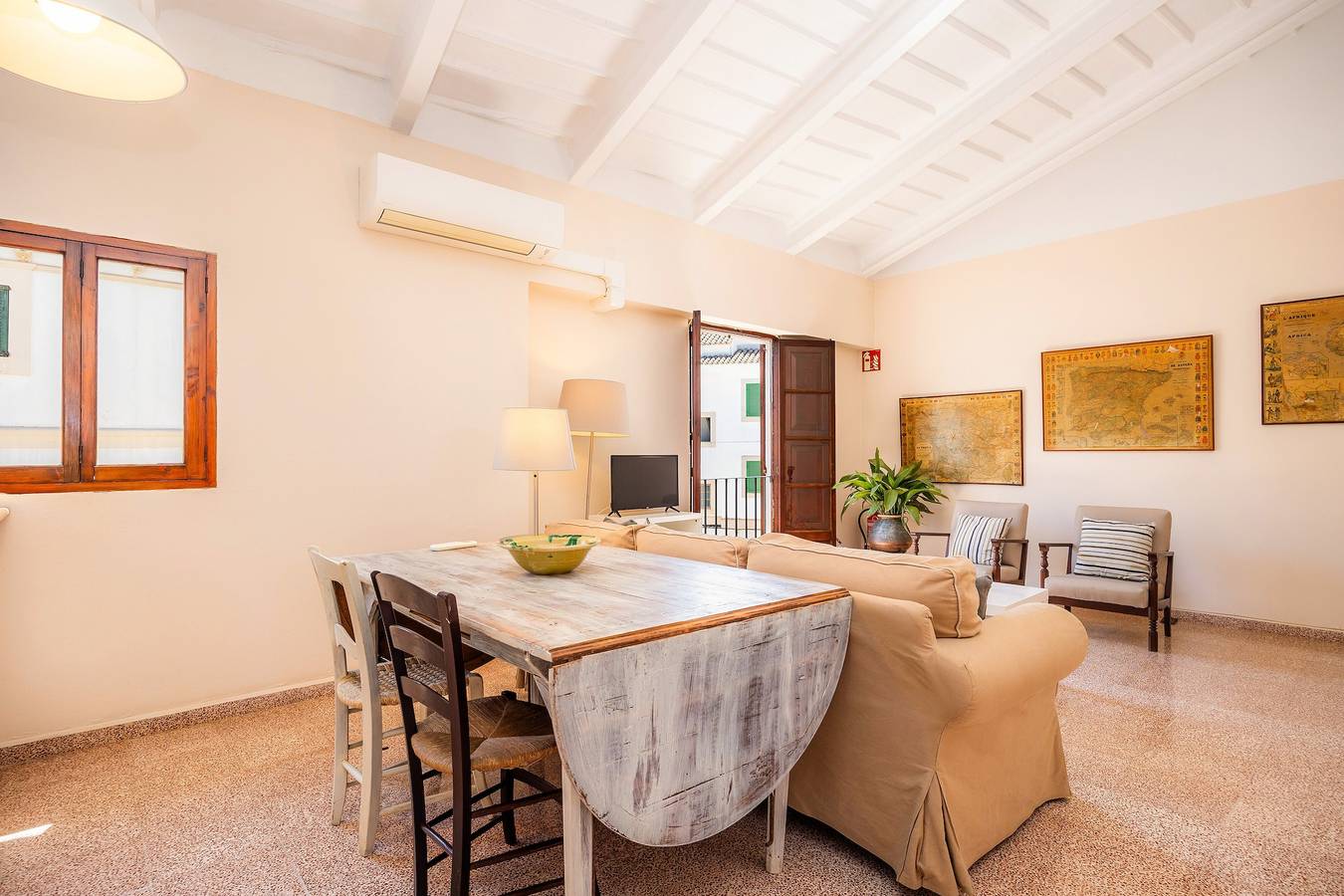 Entire apartment, Apartment 'Can Claret' with Balcony, Wi-Fi and Air Conditioning in Felanitx, South Majorca