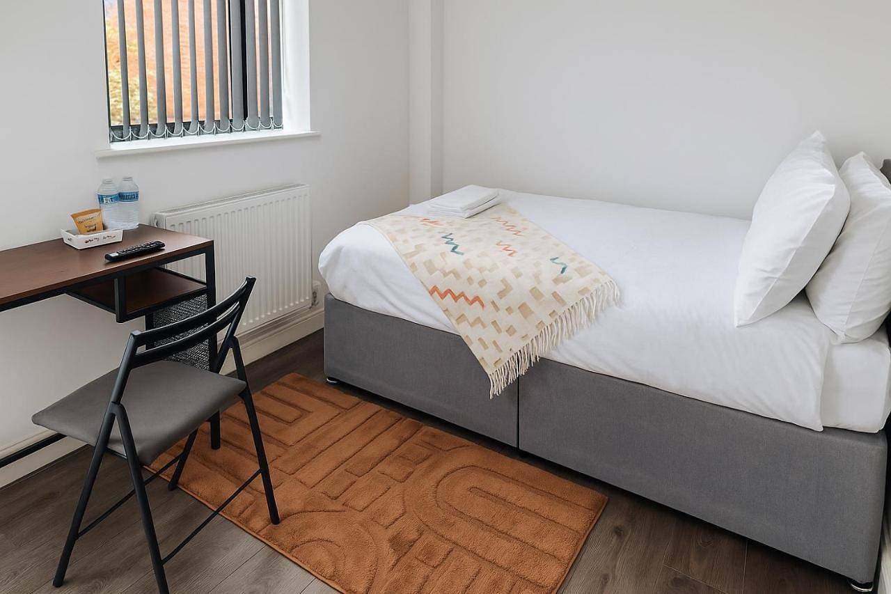 Double Room with Private Bathroom in Coventry, Birmingham Area