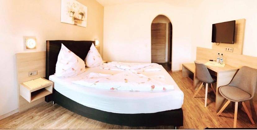 Hôtel pour 2 personnes, avec jardin ainsi que vue et balcon à Wiesing - 4