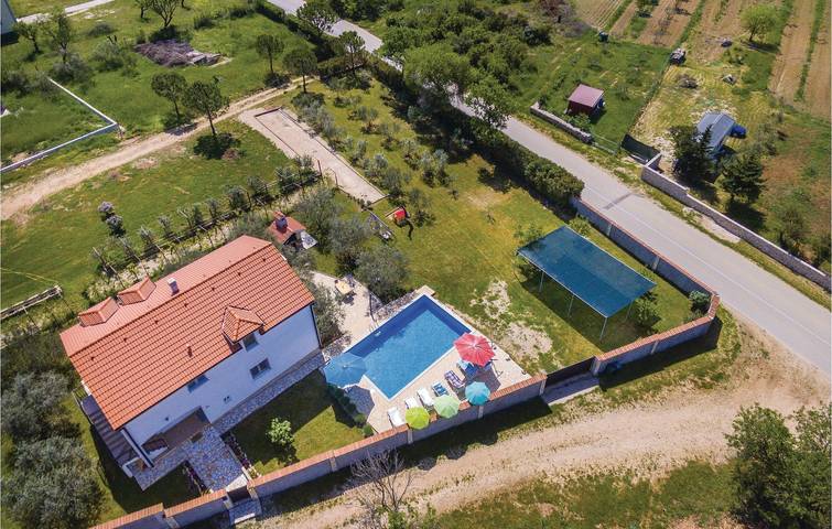 Ferienhaus für 10 Personen, mit Terrasse und Pool, mit Haustier in Biograd na Moru - 2