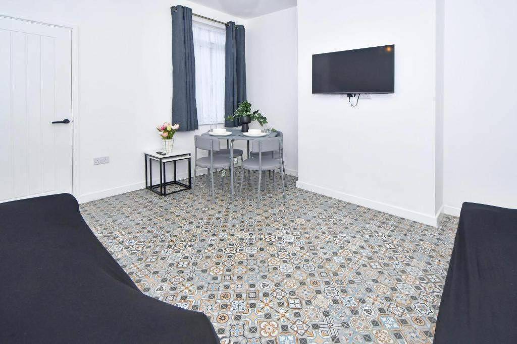 Stylish 3bedroom near  Stoke-on-Trent hospital in Stoke-on-Trent, Midlands