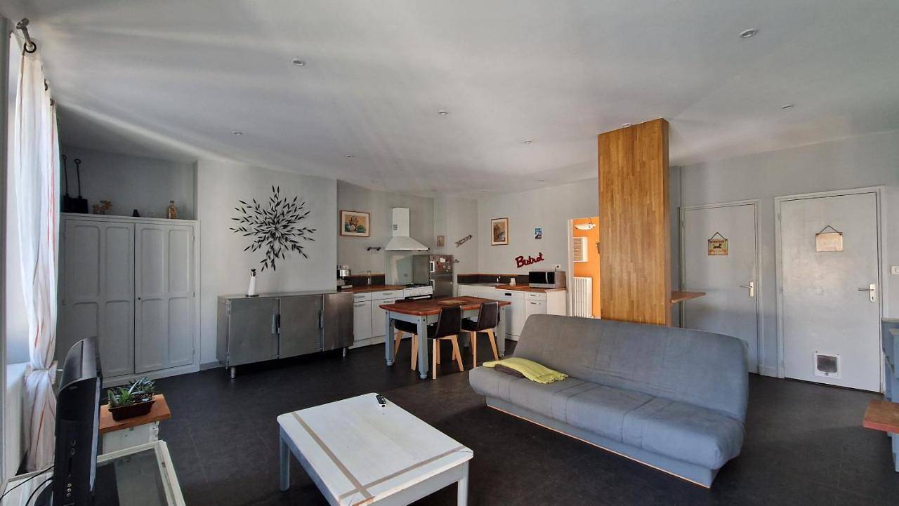 Appartement entier, Le gîte de La Tête de l'Art in Objat, Région de Brive-la-Gaillarde