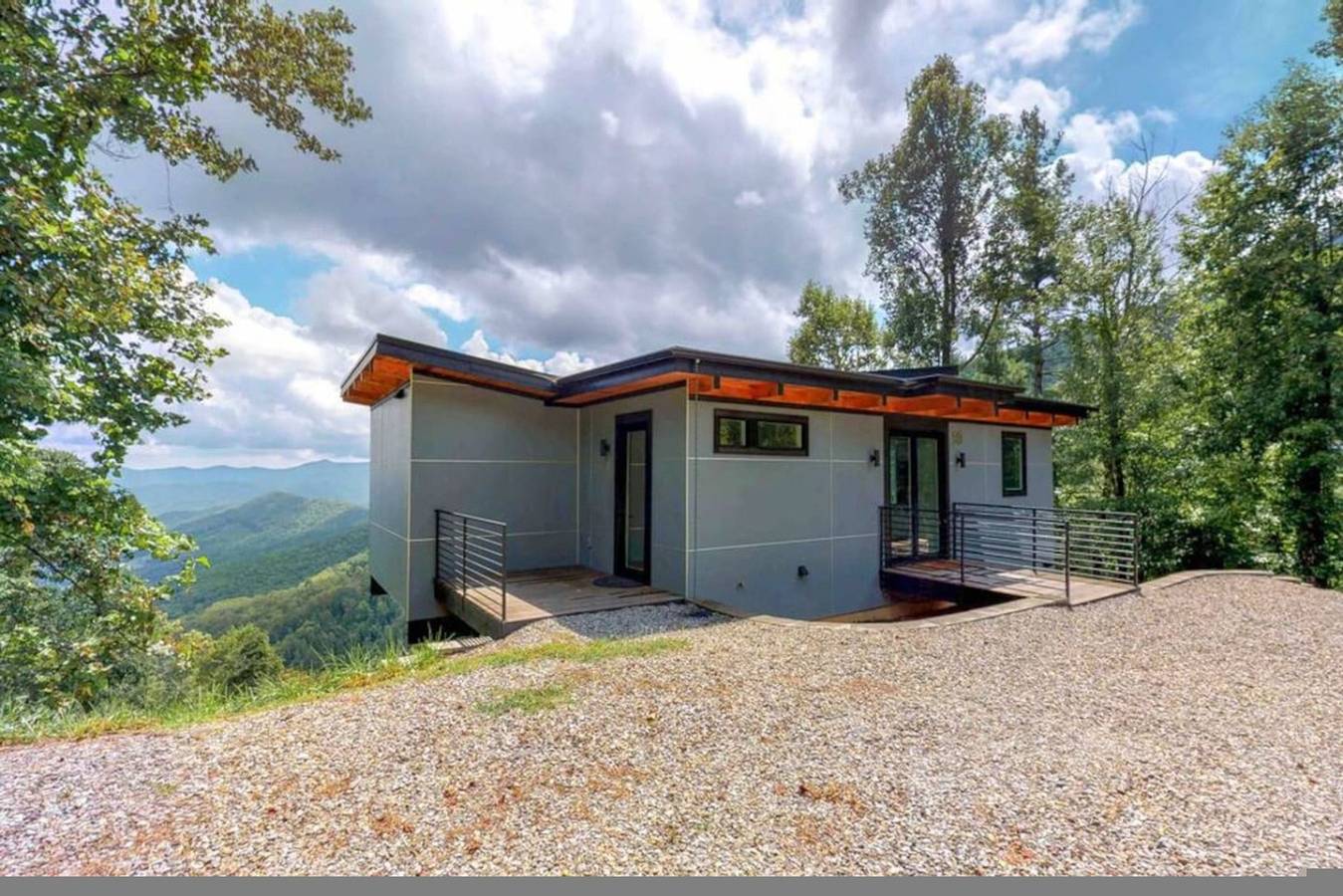 Sky-High Mountain Luxury w/ Jaw dropping Views in Haywood County