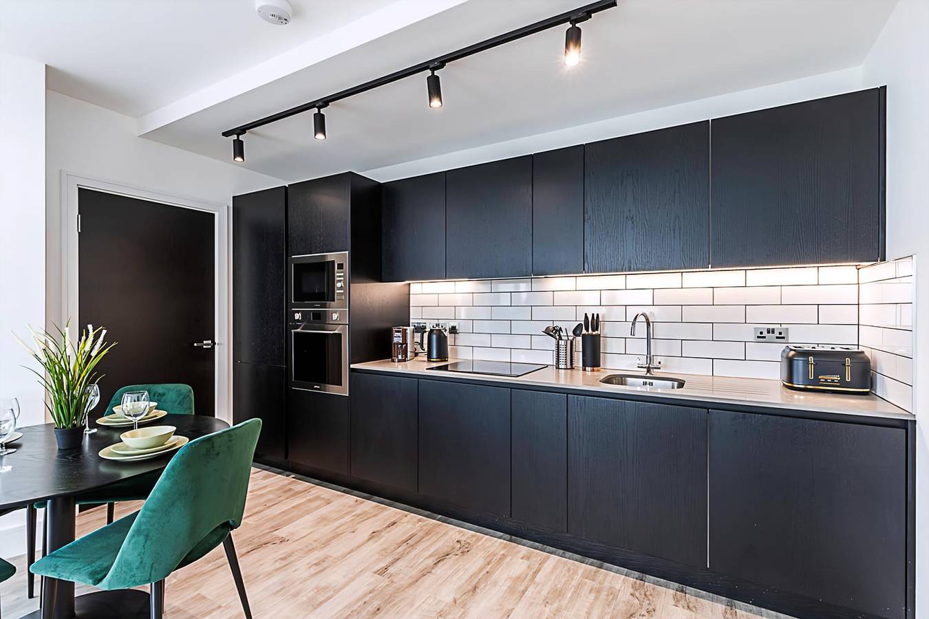 Entire apartment, Modern Sky-High Flat In North Acton in Ealing, London
